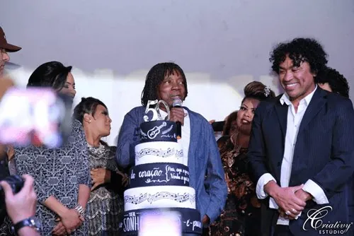 Milton Nascimento com bolo cenográfico Jéssica Vitor